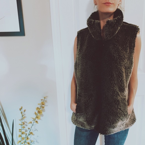 Nordstrom Jackets & Blazers - Nordstrom // Fur Vest w Water Resistant Shell